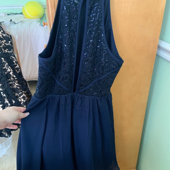 Formal dress with open back - Picture 2 of 3